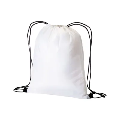 Rucsac din poliester alb 210T, cu închidere tip șnur și șnururi colorate – cu logo-ul firmei